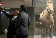 瑙魯總統參觀八大奇跡之一——秦始皇陵兵馬俑